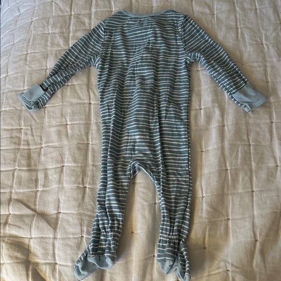 8 piece 6-9mo. Cozy Baby Boy Clothes (025) - Picture 7 of 16